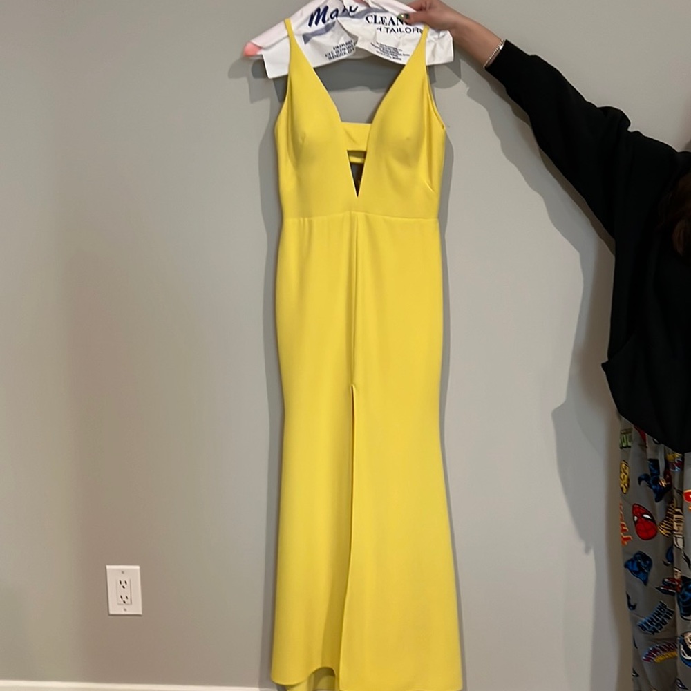 Aida gown , yellow zipper at the back open back . Size 6 altered for height 5’3”